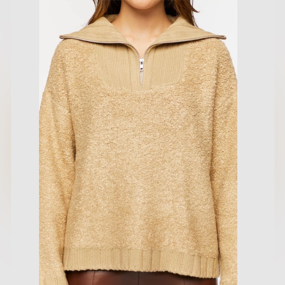 BRAND NEW • HALF ZIP SWEATER